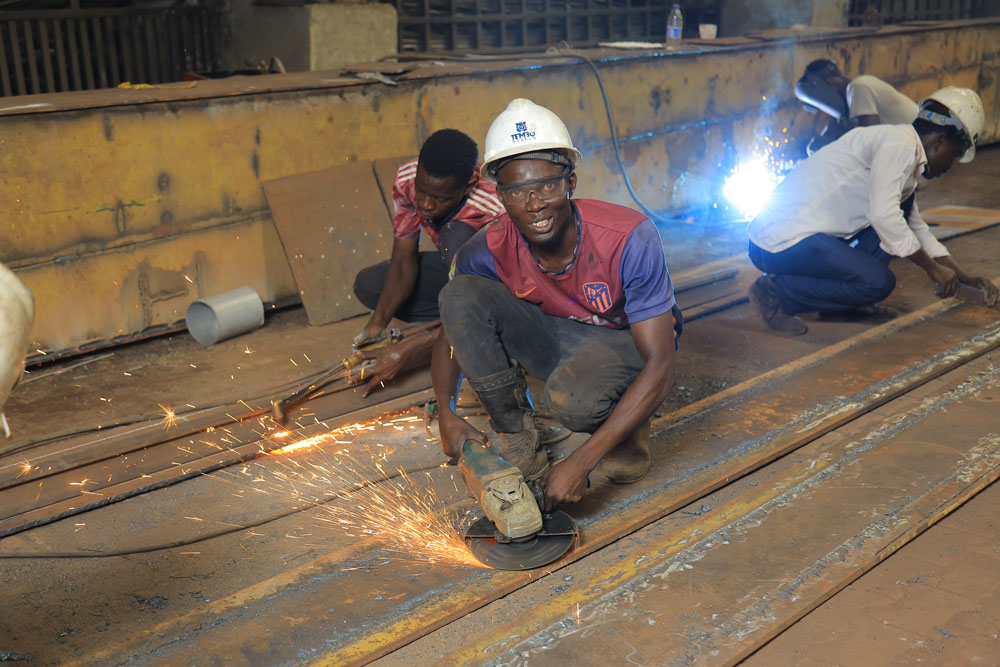 equip-ngo-zachia-makoha-vakman-in-techniek-gered-gereedschap-oeganda