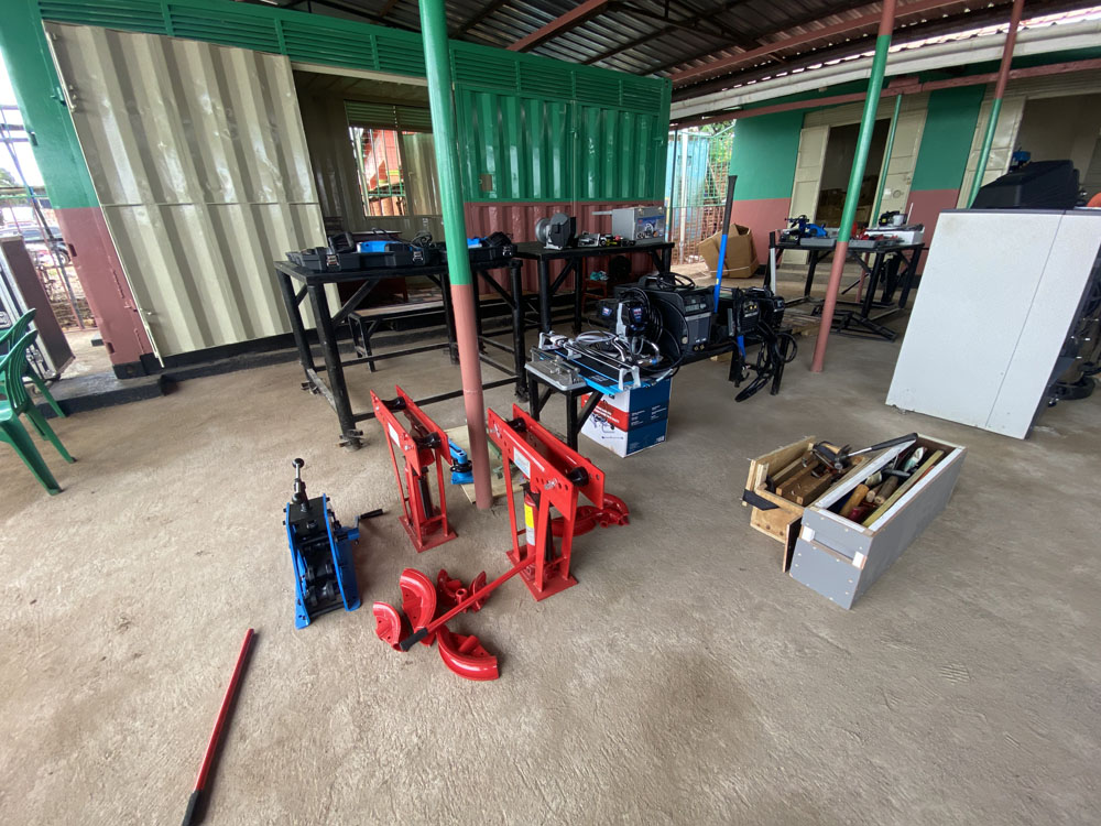 gered-gereedschap-equip-prime-iganga-verhuurwerkplaats-armoedebestrijding-2024