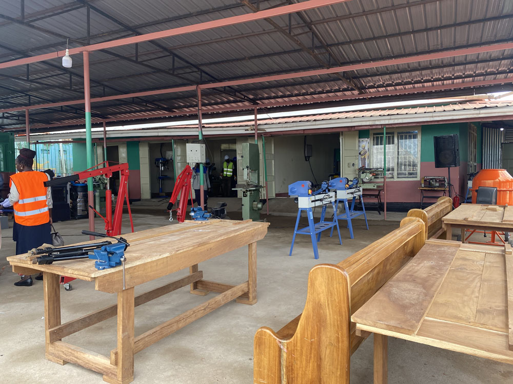 hoogwaardige-machines-gereedschap-verhuur-vakmensen-iganga-oeganda