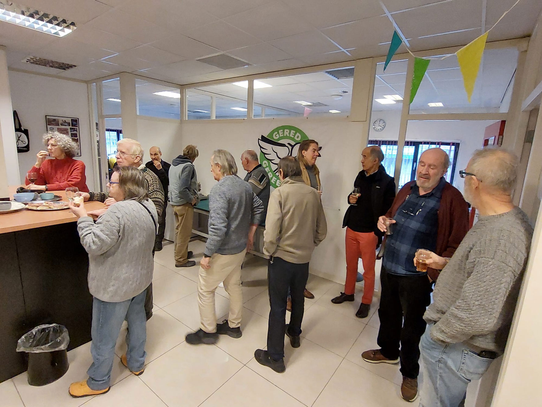 vrijwilligers-officiele-opening-werkplaats-gered-gereedschap-amsterdam