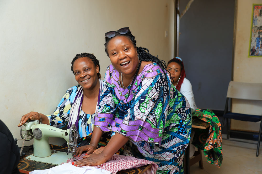 kleermaker-vluchtelingen-oeganda-gered-gereedschap