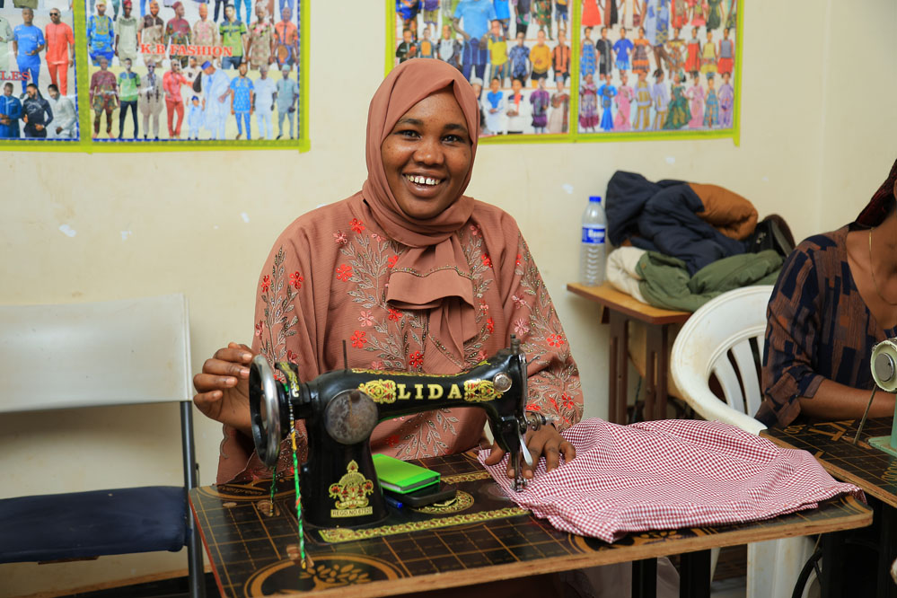 vluchtelingenvrouwen-naaimachine-gereedschap