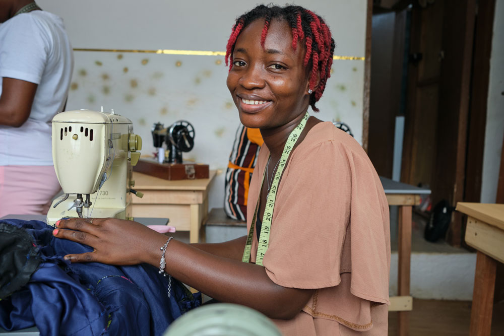 naaimachines-kleermakers-gered-gereedschap-ghana-opleiding-toekomst